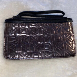 Hot deal🎉DKNY  Logo Wrislet